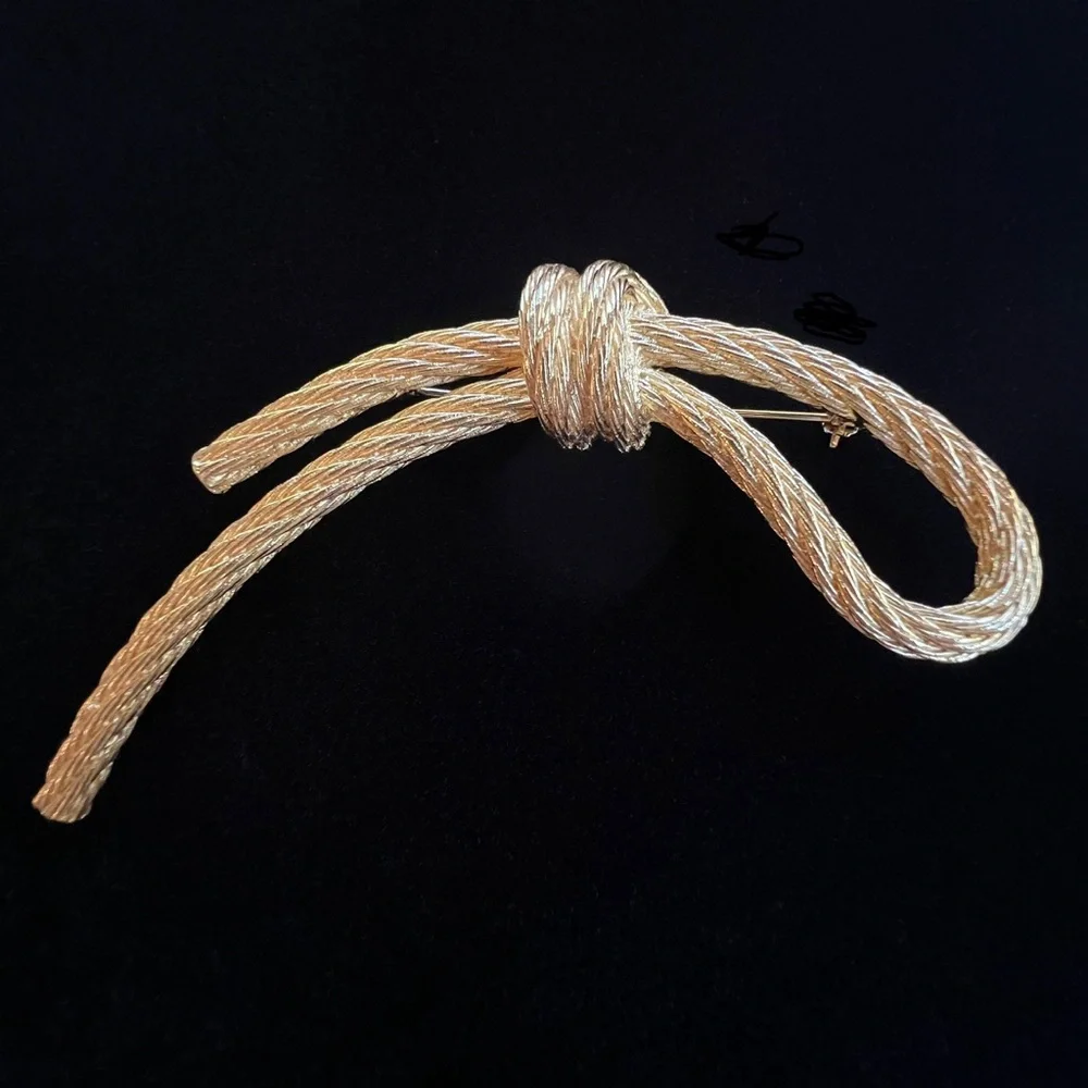 Vintage Christian‎ Dior Gold Tone Twisted Rope Bow Knot Brooch Signed Chr Dior